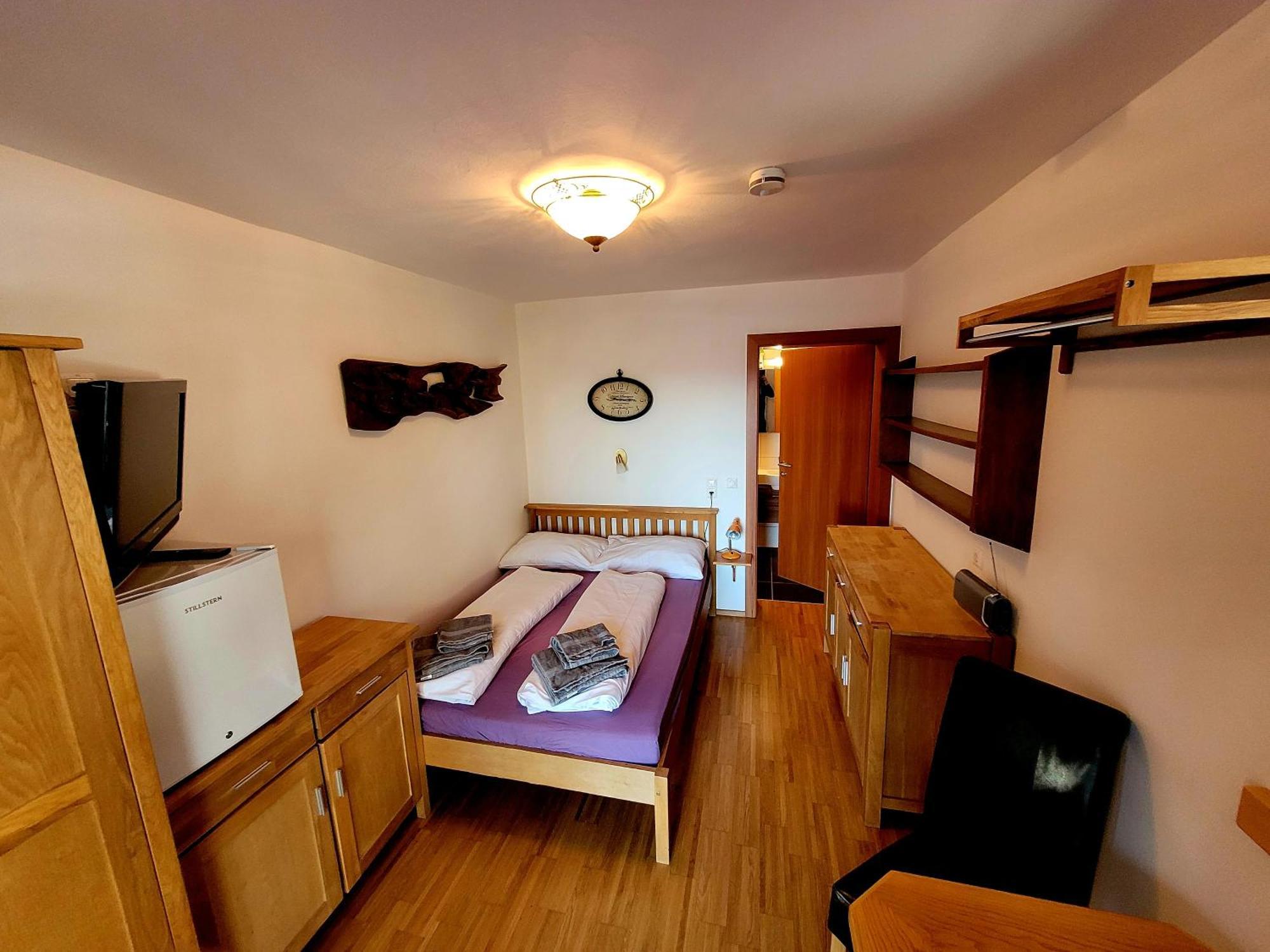 Bergheim Schmidt: Alpine Forest Huts on the Slopes Turracher Hoehe Room photo
