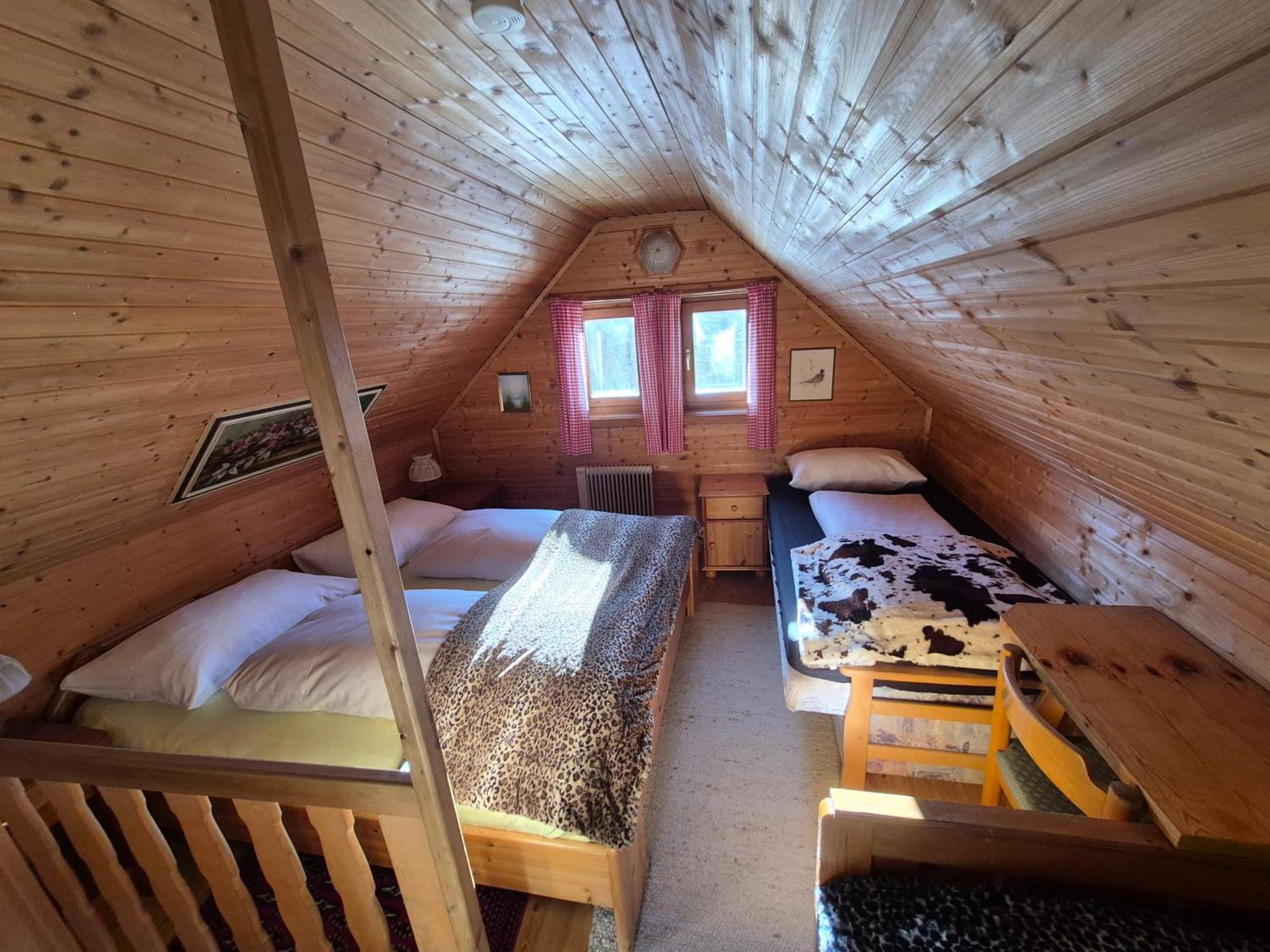 Bergheim Schmidt: Alpine Forest Huts on the Slopes Turracher Hoehe Room photo